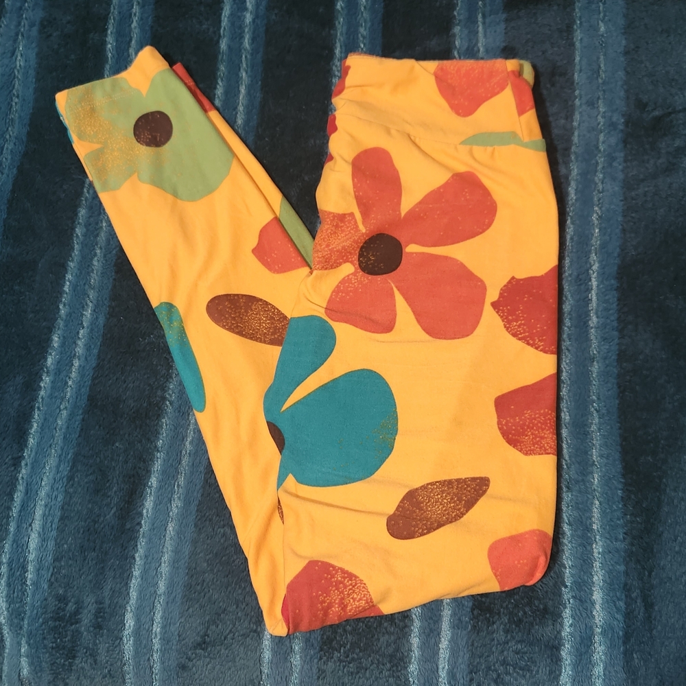 ⭐️LuLaRoe Yellow Floral Leggings Casual Comfort One Size Momcore Everyday Wear